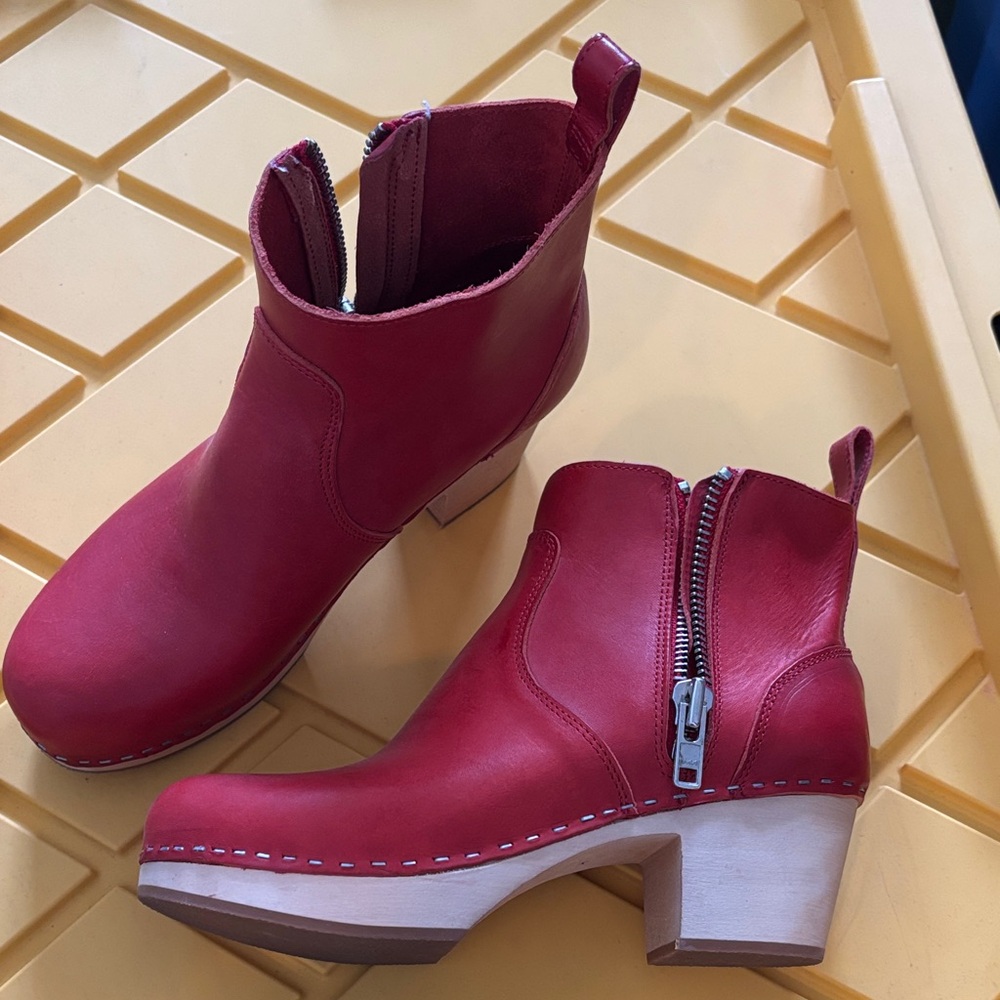 Swedish Hasbeens Emy clog boots, 40. Never worn.